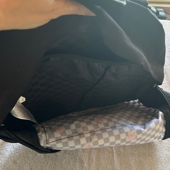 VANS Checkered and Rose OFF THE WALL Backpack - Picture 6 of 7